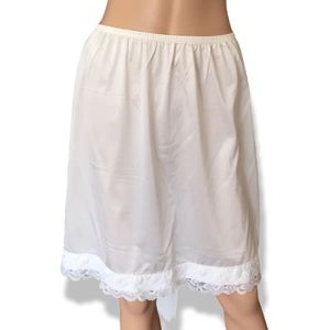 Vintage Lorraine 1960’s half slip size L